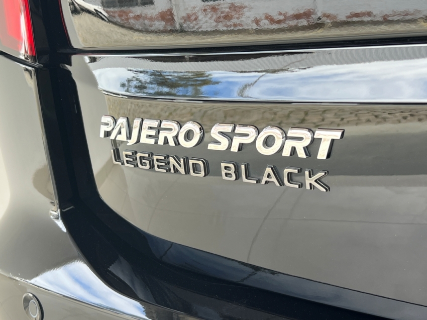 mitsubishi pajero sport legend black 2024