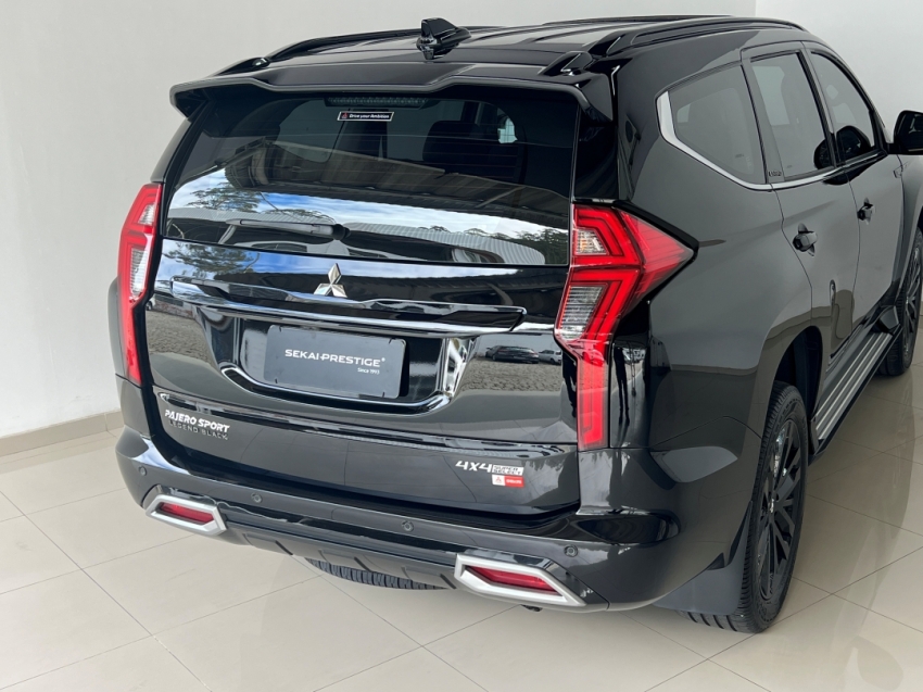 mitsubishi pajero sport legend black 2024