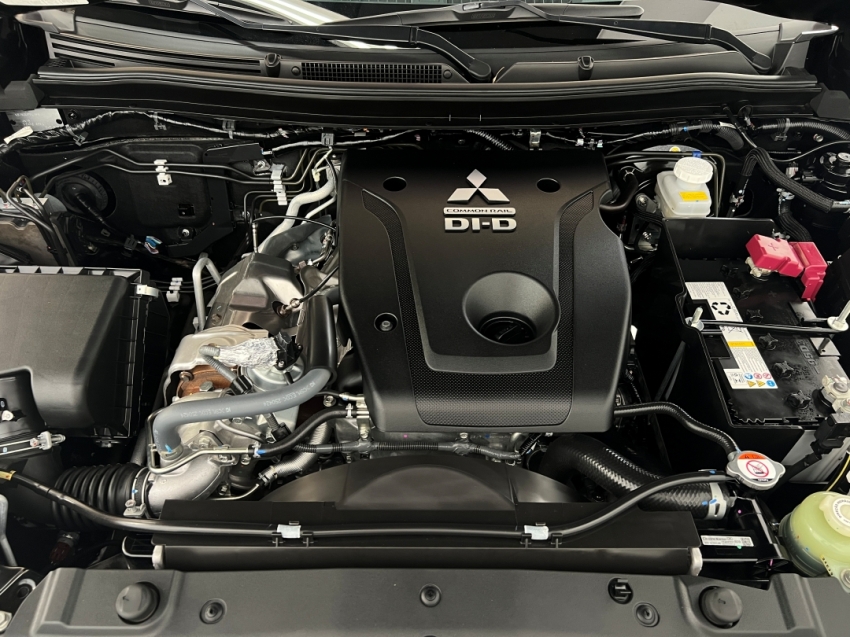 mitsubishi pajero sport legend 202515