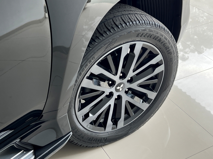 mitsubishi pajero sport legend 202521