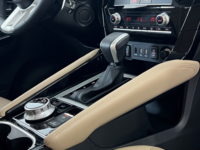 mitsubishi pajero sport legend 202527