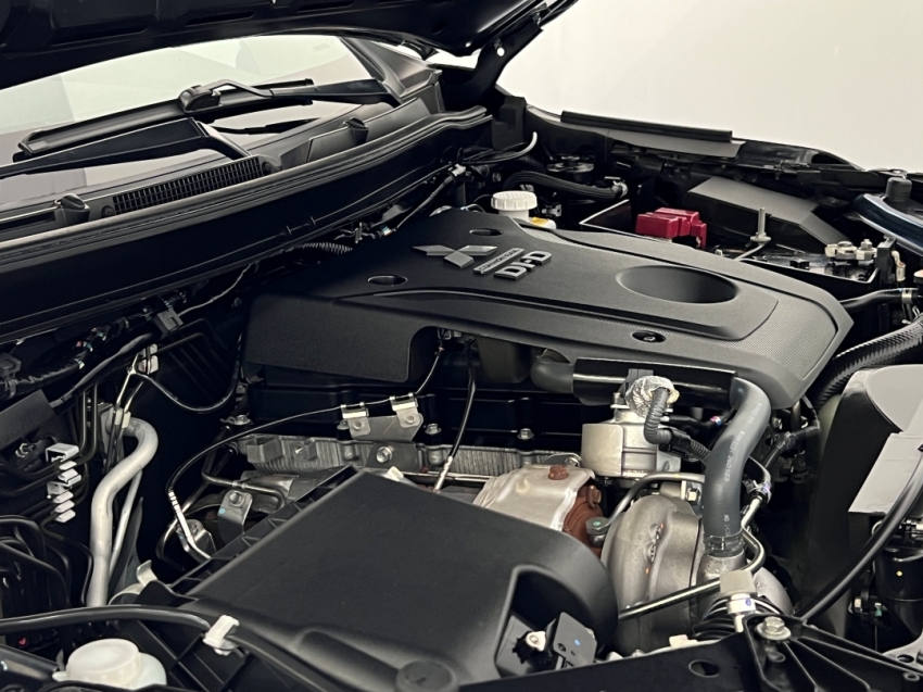 mitsubishi pajero sport hpe 202427