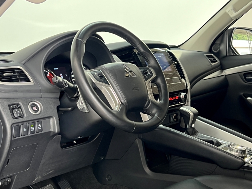 mitsubishi pajero sport hpes 202424