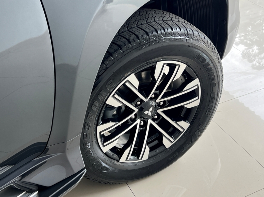 mitsubishi pajero sport hpes 202421