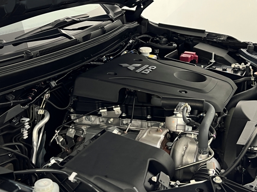 mitsubishi pajero sport hpes 202429