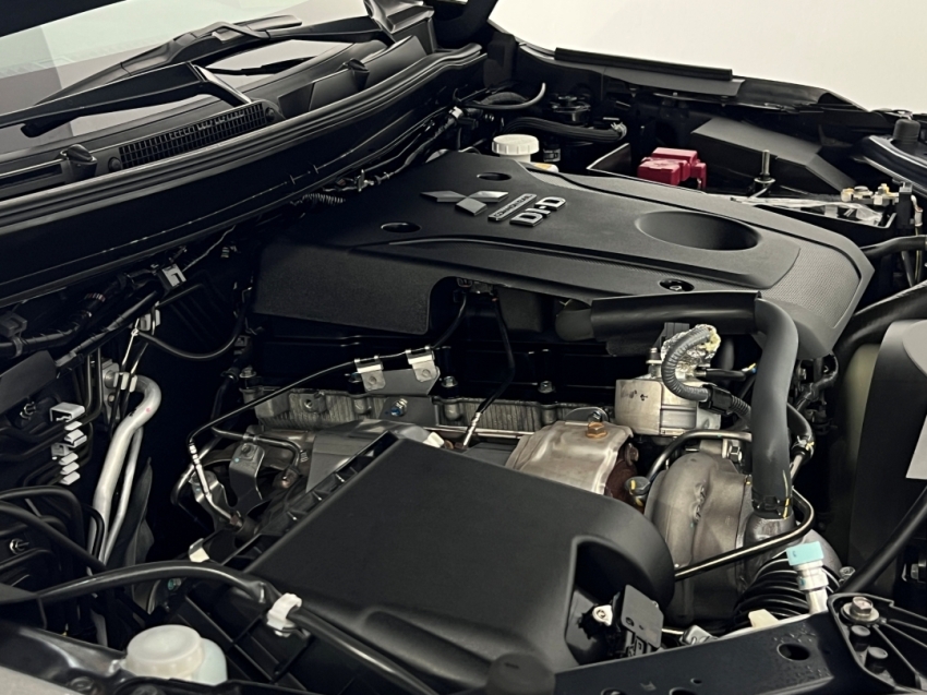 mitsubishi l200 triton sport hpes 202425