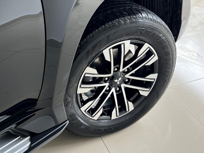 mitsubishi pajero sport hpe 202420