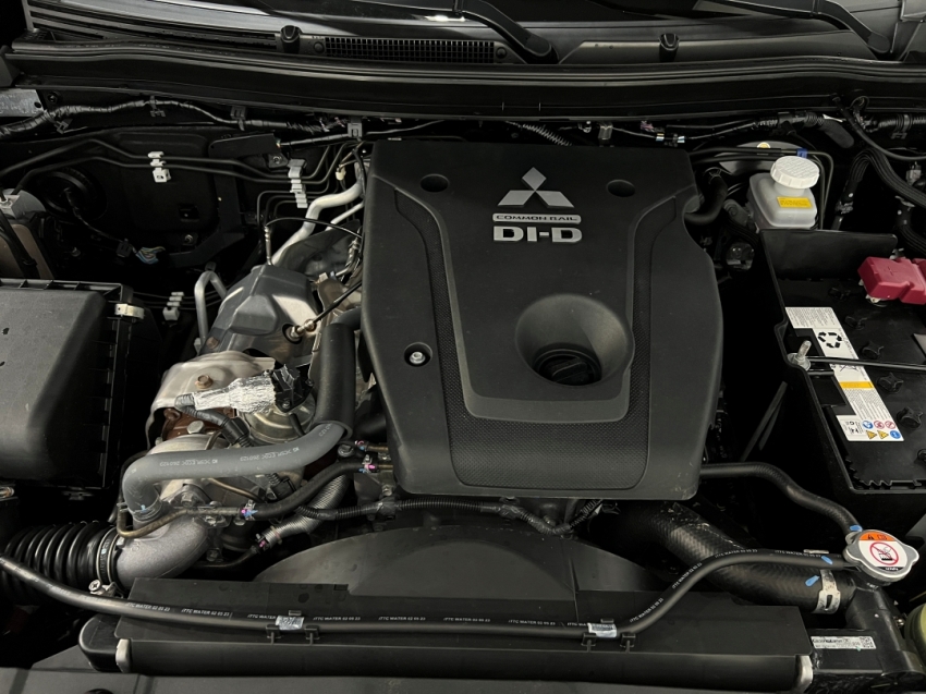 mitsubishi pajero sport hpe 202414