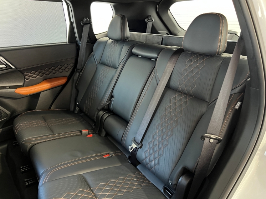 mitsubishi new outlander signature phev 202612