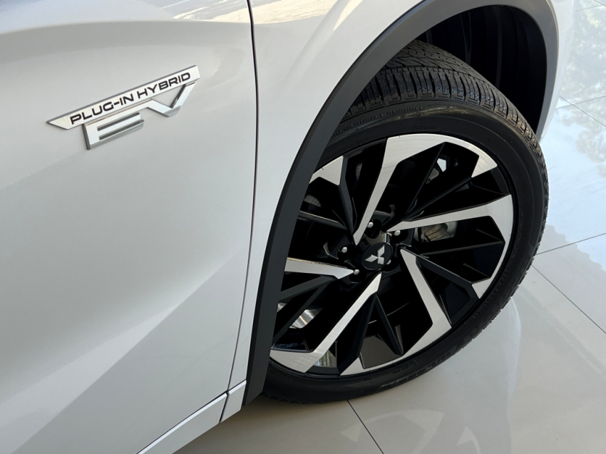 mitsubishi new outlander signature phev 202620