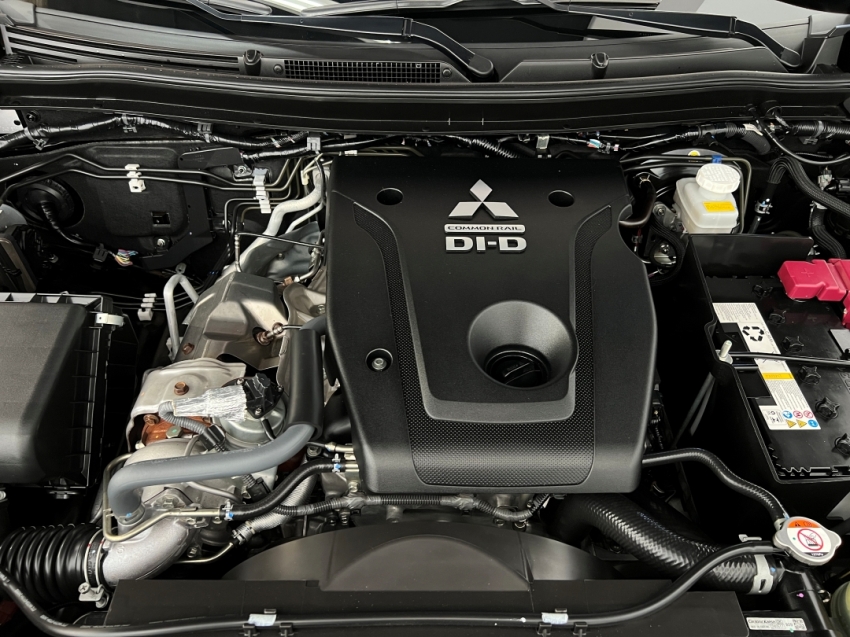 mitsubishi pajero sport legend black 202514