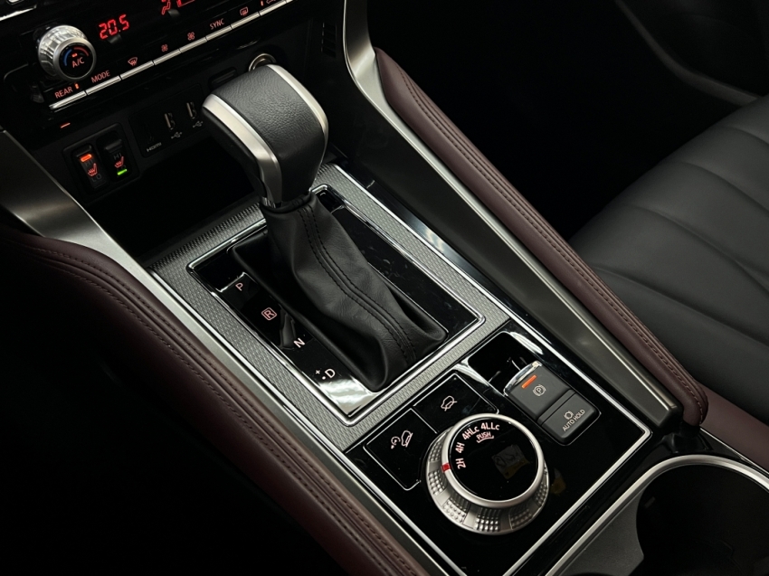 mitsubishi pajero sport legend black 20258