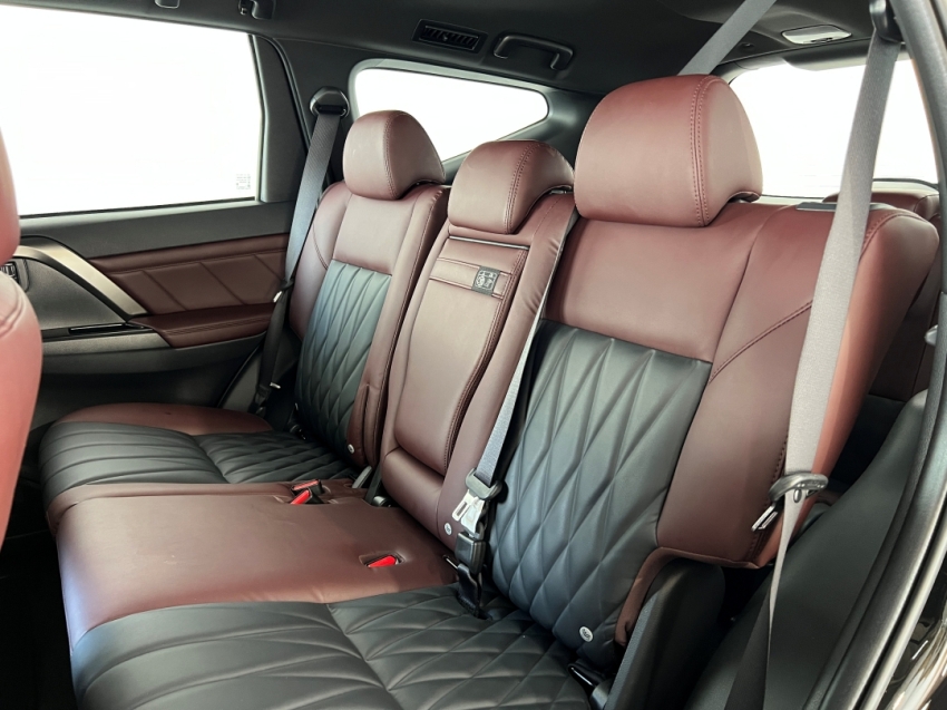 mitsubishi pajero sport legend black 202512