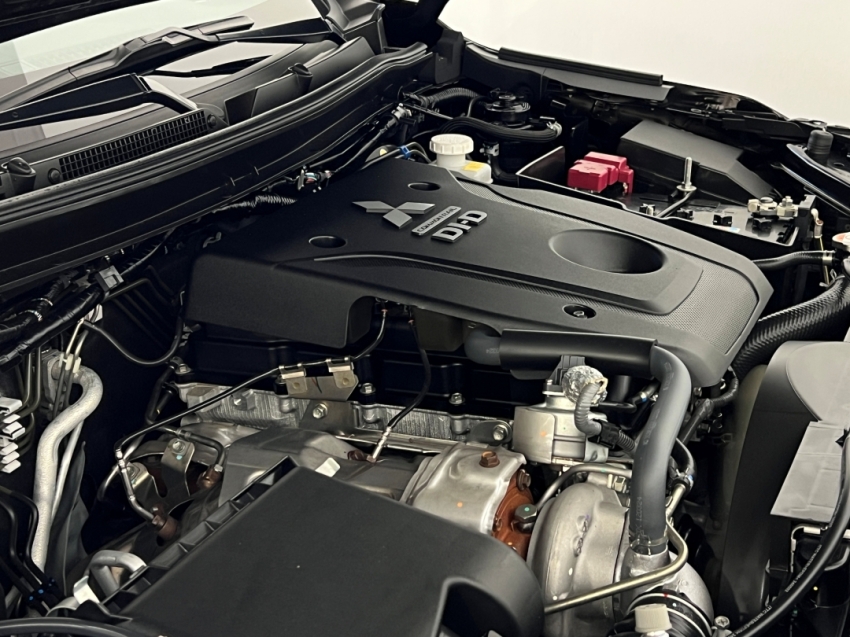 mitsubishi pajero sport legend black 202530
