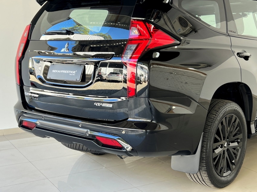 mitsubishi pajero sport legend black 202532