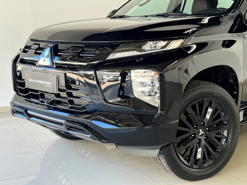 mitsubishi pajero sport legend black 202531