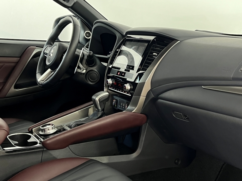 mitsubishi pajero sport legend black 202525