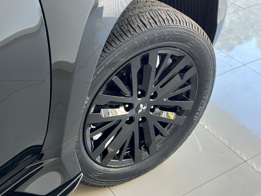 mitsubishi pajero sport legend black 202520
