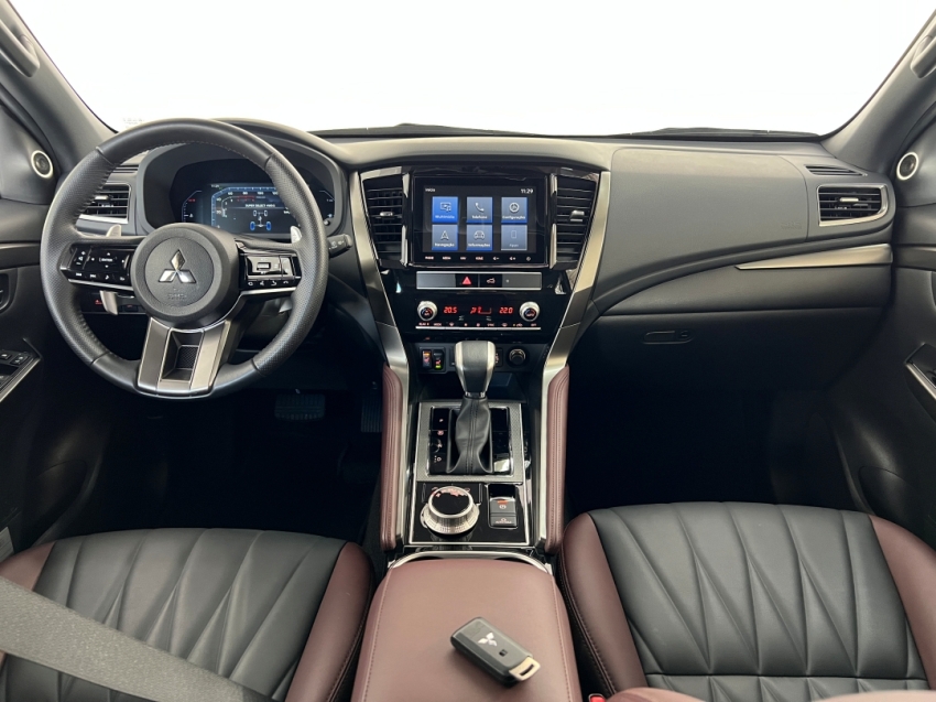 mitsubishi pajero sport legend black 202510