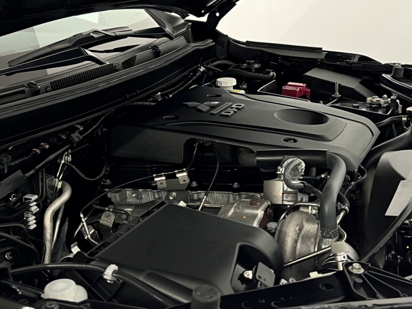 mitsubishi pajero sport legend 202429
