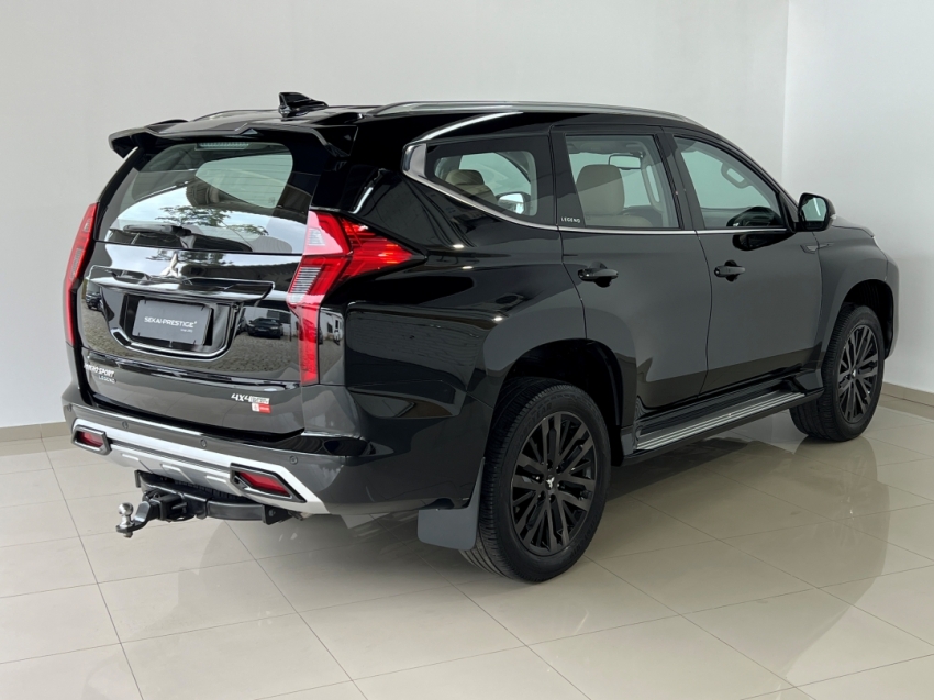 mitsubishi pajero sport legend 20242