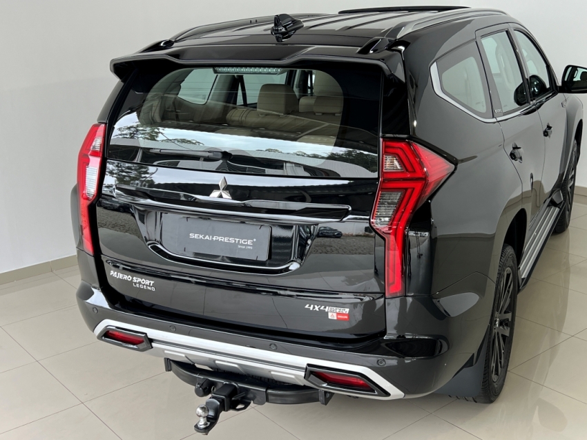 mitsubishi pajero sport legend 202423