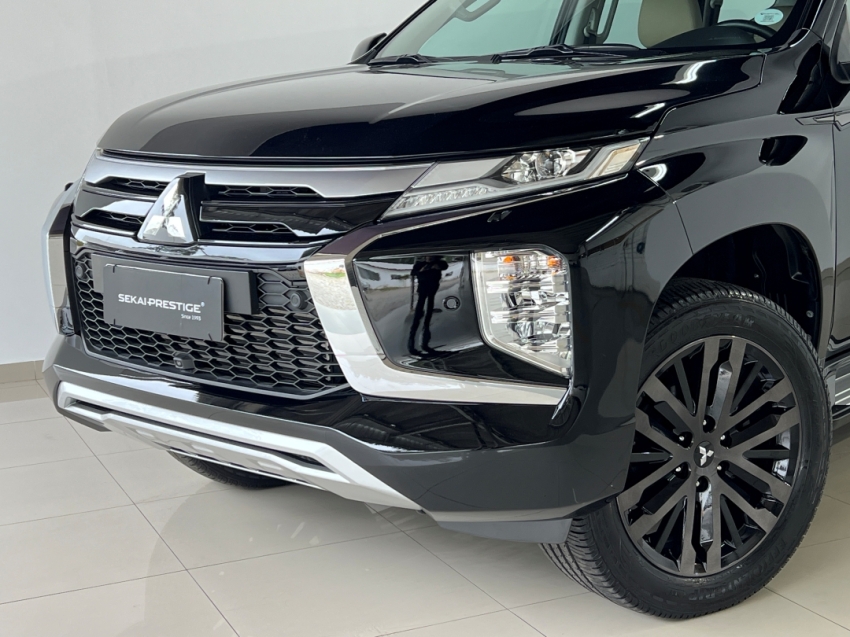 mitsubishi pajero sport legend 202430