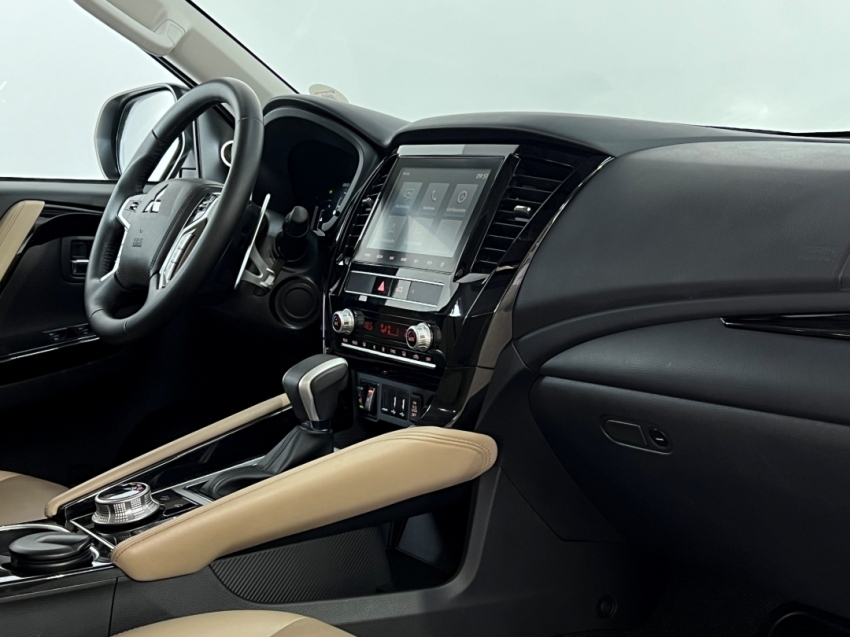 mitsubishi pajero sport legend 202426