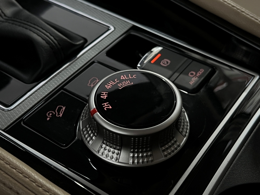 mitsubishi pajero sport legend 202410