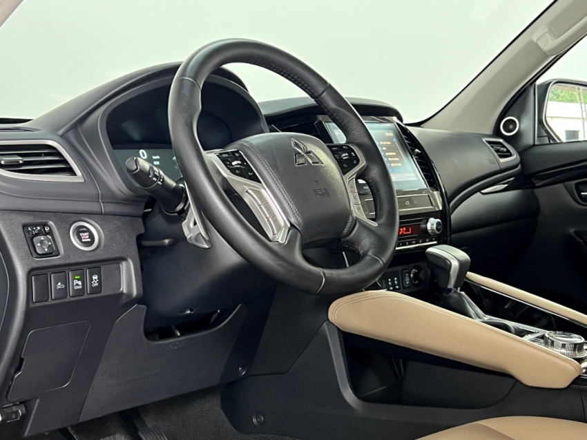 mitsubishi pajero sport legend 202424