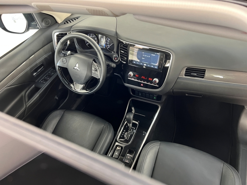 mitsubishi outlander hpe 2.0 202228