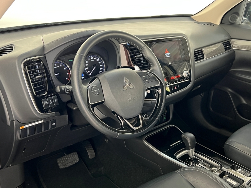 mitsubishi outlander hpe 2.0 20224