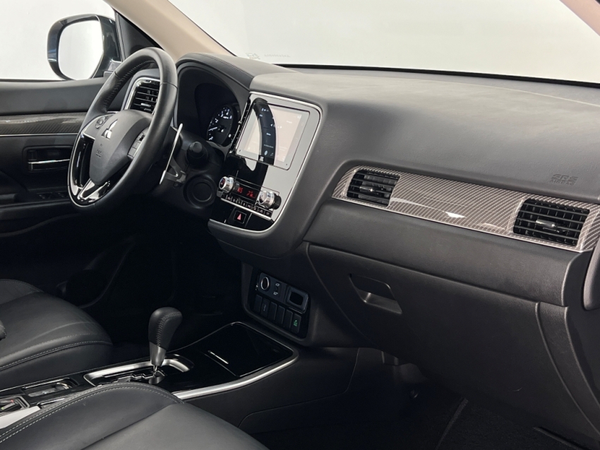 mitsubishi outlander hpe 2.0 202222