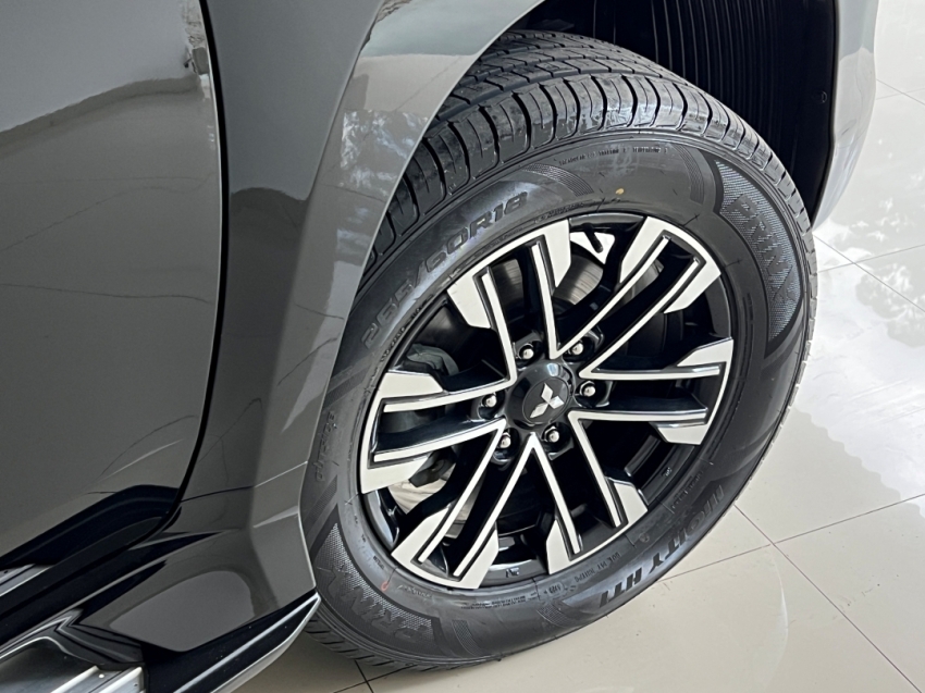 mitsubishi pajero sport hpe 202319