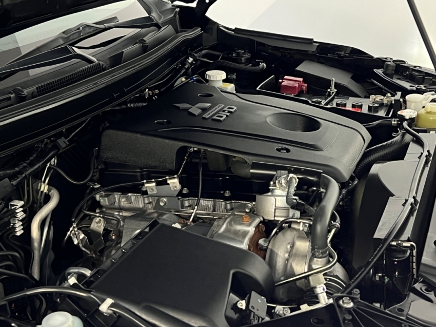 mitsubishi pajero sport hpe 202327