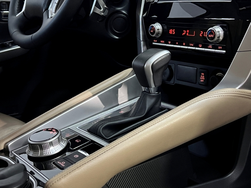 mitsubishi pajero sport hpe 202325
