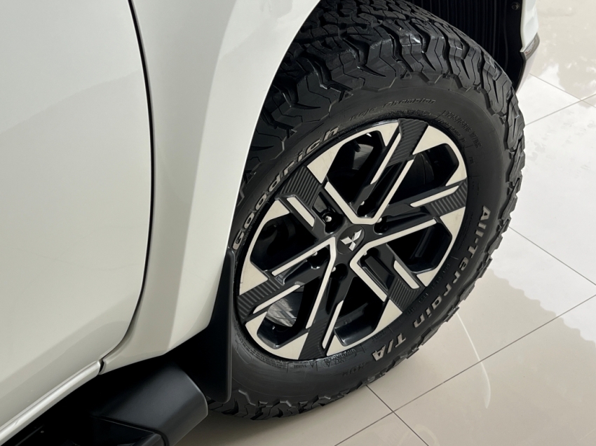 mitsubishi l200 triton sport hpes 202319