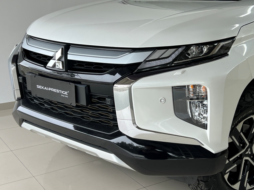 mitsubishi l200 triton sport hpes 202329