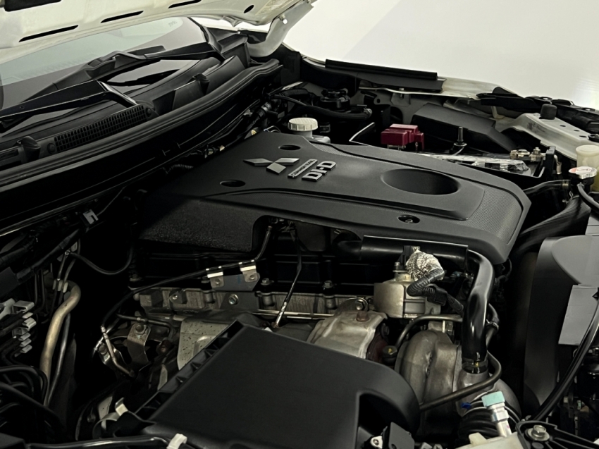 mitsubishi l200 triton sport hpes 202326