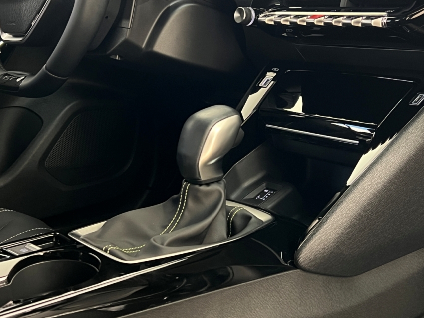 peugeot 2008 gt hybrid 202623