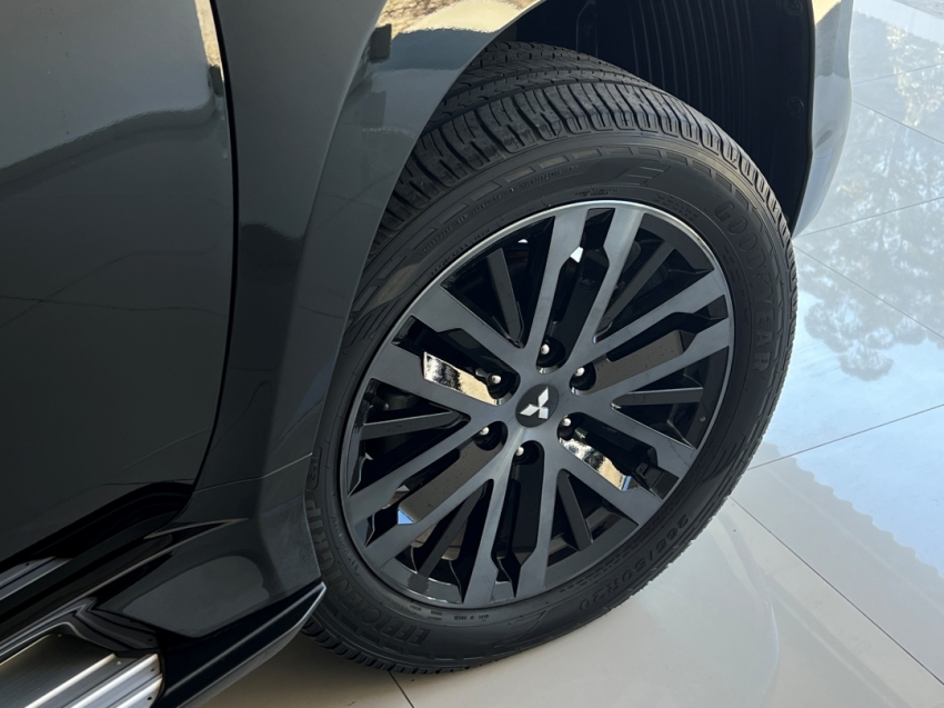 mitsubishi pajero sport legend 202521