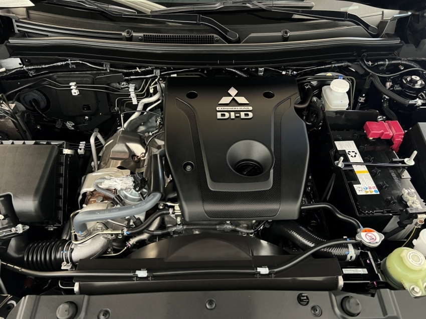 mitsubishi pajero sport legend 202515