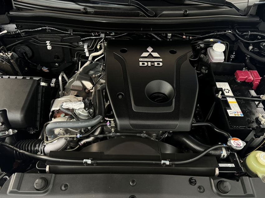 mitsubishi pajero sport hpes 202414