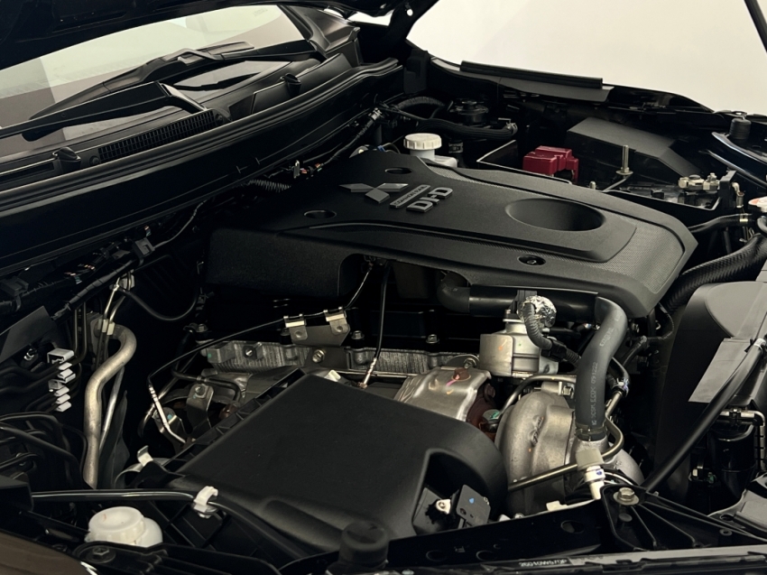 mitsubishi pajero sport hpes 202428