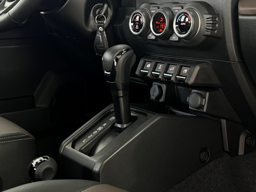 suzuki jimny sierra 4expedition 202525