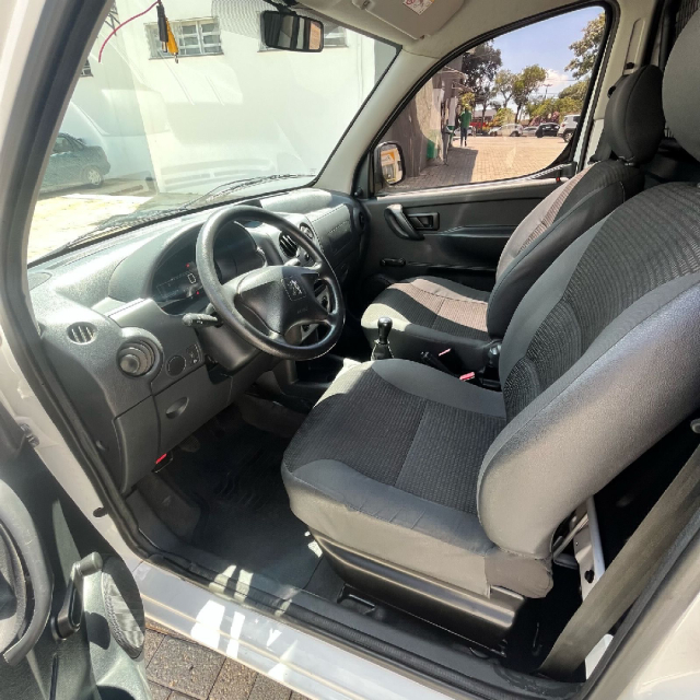 peugeot partner 1.6 furgao 800kg 16v flex 3p manual 2020