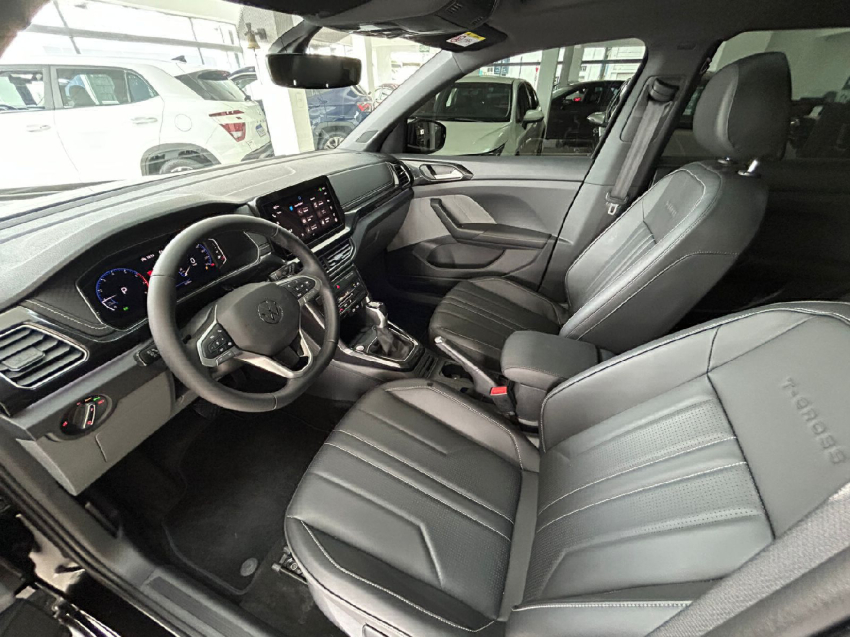 volkswagen t-cross 1.0 200 tsi total flex comfortline automatico 4p 2025