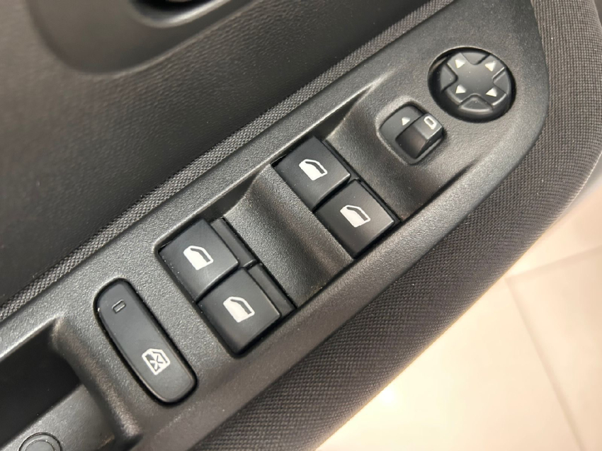 peugeot 208 1.6 16v flex active at6 4p automatico 2022