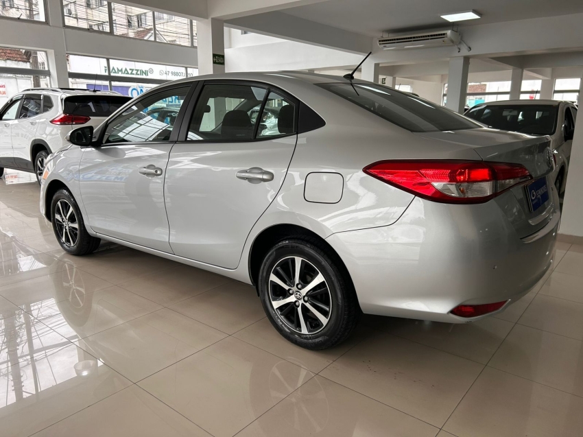toyota yaris 1.5 16v flex sedan xl live multidrive 4p automatico 2021