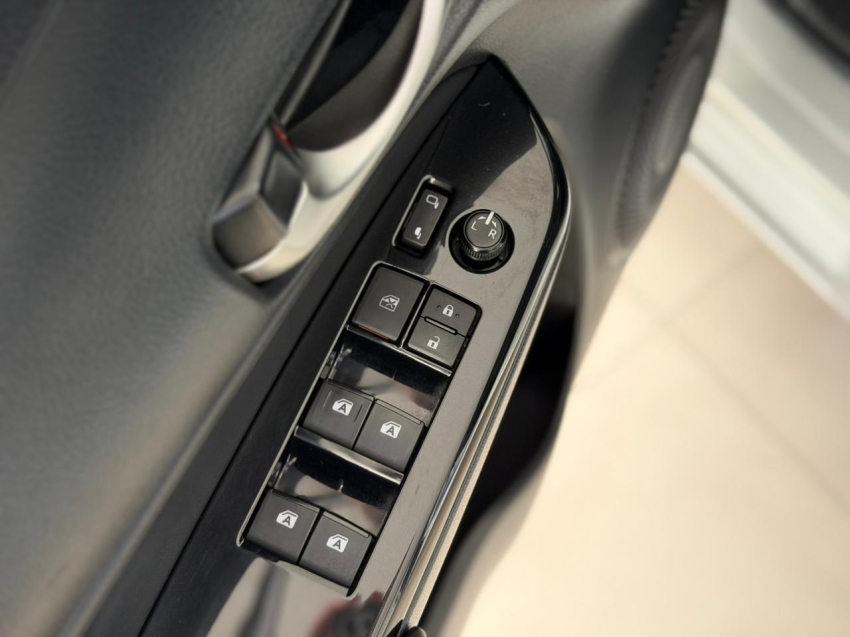 toyota yaris 1.5 16v flex sedan xs connect multidrive 4p automatico 202014